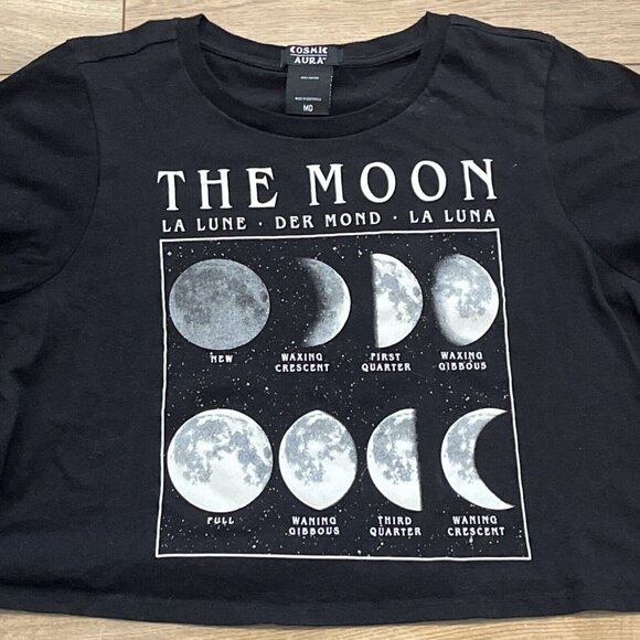 Cosmic Aura Moon Phases Crop Top SZ Medium Glow In The Dark T Shirt Hot Topic - Picture 2 of 8